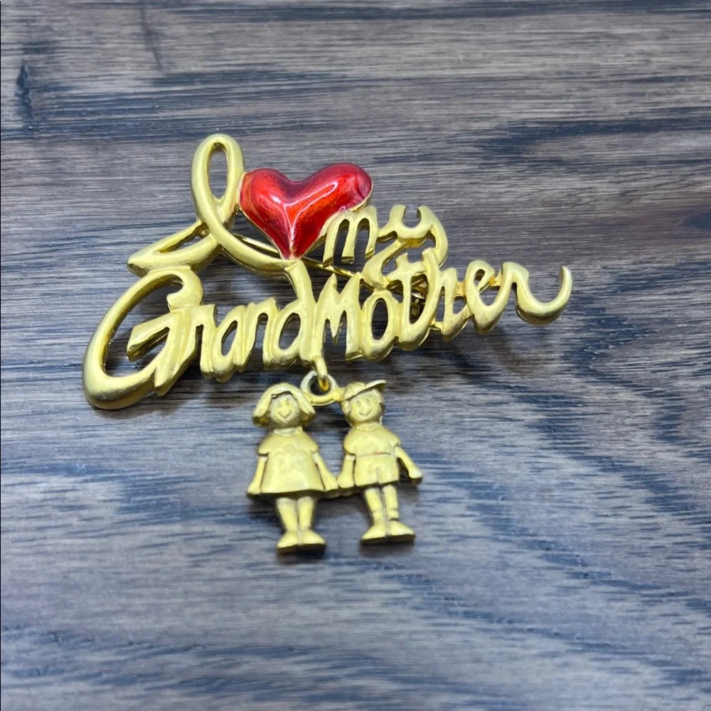 Gold 'Grandmother' Script Pin with Red Heart and Dangling Children - Picture 1 of 8